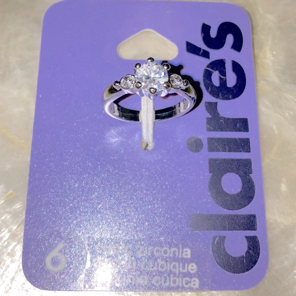 🆕 Claire’s CZ Ring Size 6 Stunning Engagement Never Worn